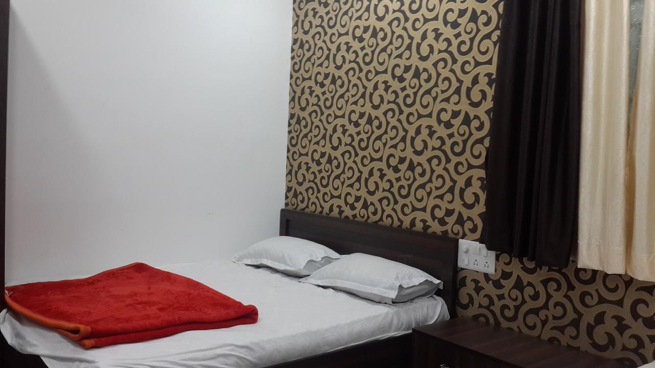 Hotel Holiday Era Opposite Railway Station Aurangābād Extérieur photo