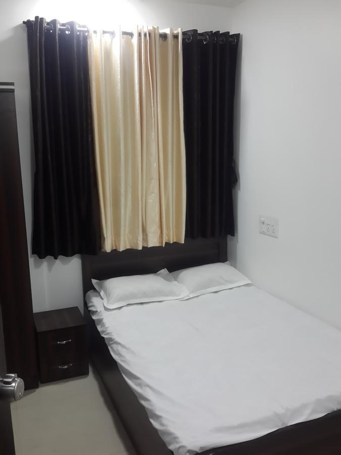 Hotel Holiday Era Opposite Railway Station Aurangābād Extérieur photo