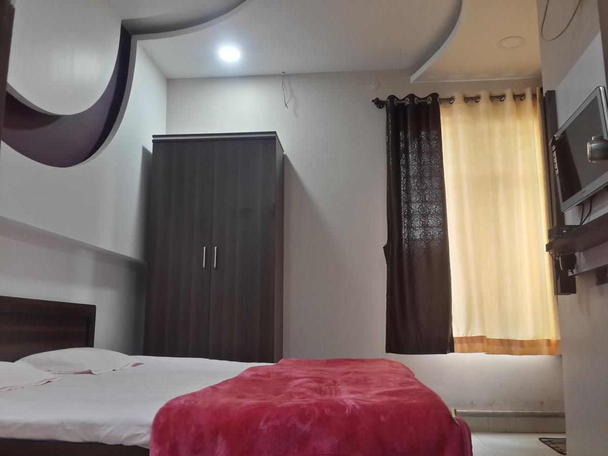 Hotel Holiday Era Opposite Railway Station Aurangābād Extérieur photo