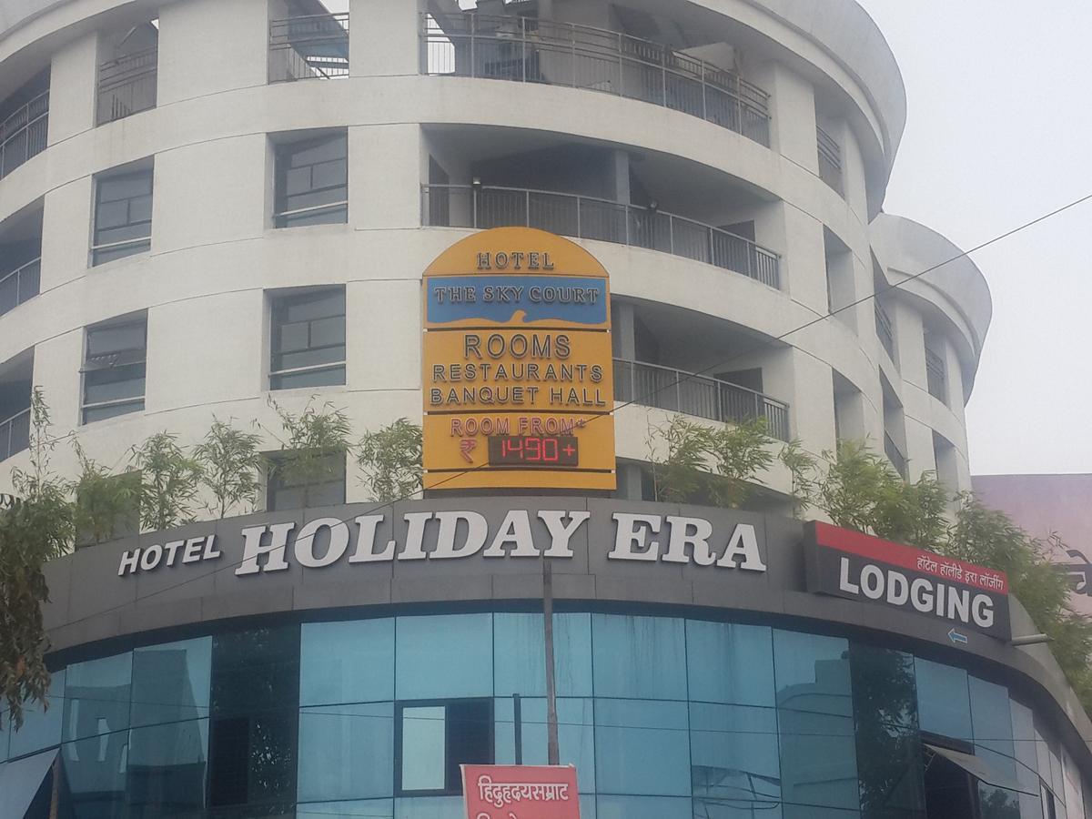 Hotel Holiday Era Opposite Railway Station Aurangābād Extérieur photo