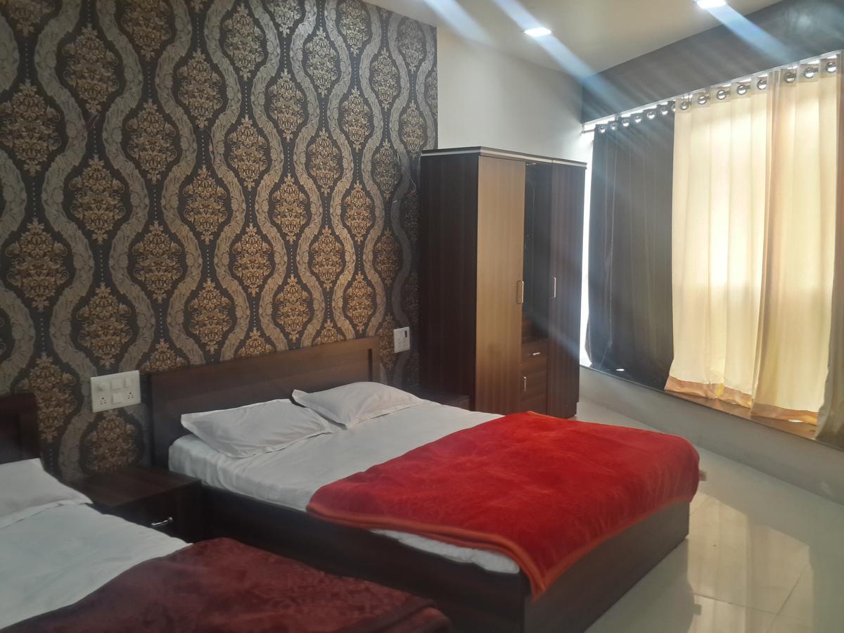 Hotel Holiday Era Opposite Railway Station Aurangābād Extérieur photo