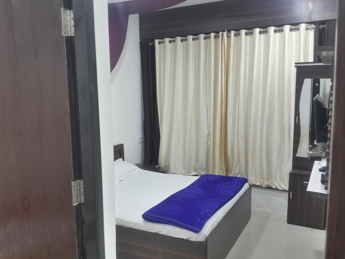 Hotel Holiday Era Opposite Railway Station Aurangābād Extérieur photo