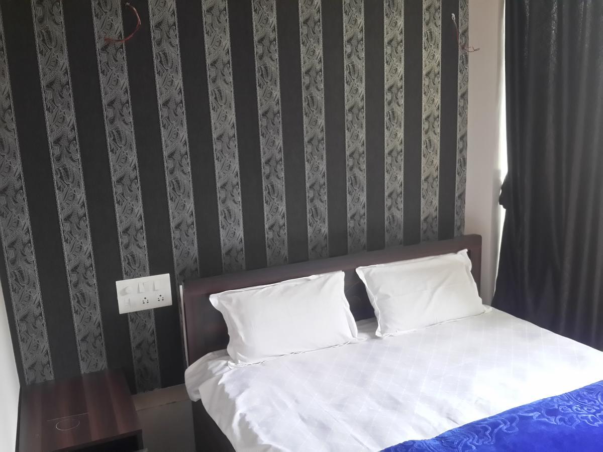 Hotel Holiday Era Opposite Railway Station Aurangābād Extérieur photo