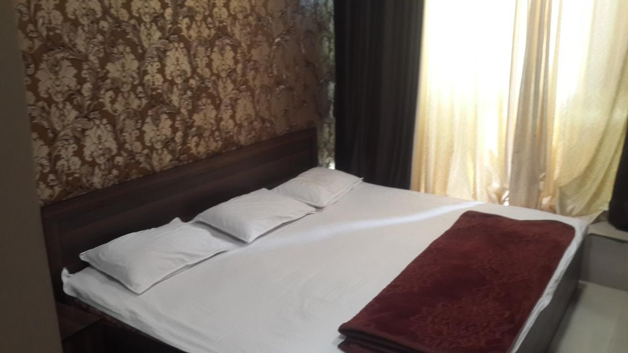 Hotel Holiday Era Opposite Railway Station Aurangābād Extérieur photo